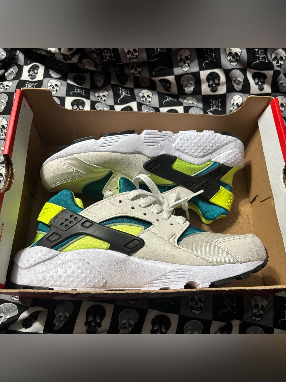 Nike Youth Hurache Run Phantom Volt Bright Spruce Sneaker Shoes